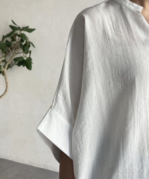 Chez toi（シェトワ）の「リネンタッチ袖ターンバックブラウス（シャツ/ブラウス・レディース・ネイビー/サックスブルー/オフホワイト/キャメル・FREE）」の19枚目の写真