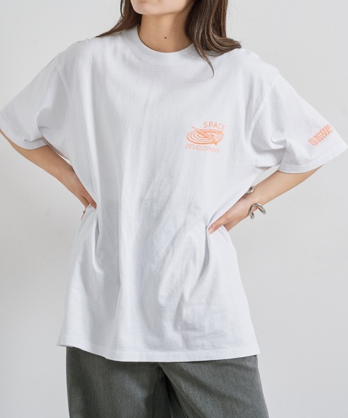UNIVERSAL OVERALL(ユニバーサルオーバーオール)の「【UNIVERSAL OVERALL】ワンポイントバックプリントTシャツ U2513209-B TEE(Tシャツ/カットソー・メンズ・オートミール/ホワイト/ブラック・S/M/L/XL)」の20枚目の写真
