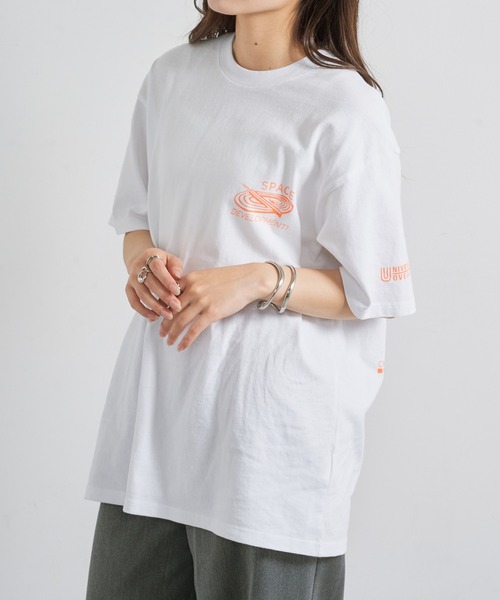 UNIVERSAL OVERALL(ユニバーサルオーバーオール)の「【UNIVERSAL OVERALL】ワンポイントバックプリントTシャツ U2513209-B TEE(Tシャツ/カットソー・メンズ・オートミール/ホワイト/ブラック・S/M/L/XL)」の18枚目の写真