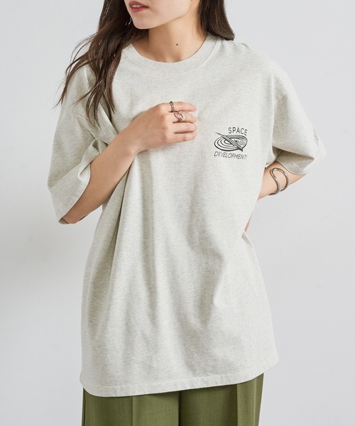 UNIVERSAL OVERALL(ユニバーサルオーバーオール)の「【UNIVERSAL OVERALL】ワンポイントバックプリントTシャツ U2513209-B TEE(Tシャツ/カットソー・メンズ・オートミール/ホワイト/ブラック・S/M/L/XL)」の7枚目の写真