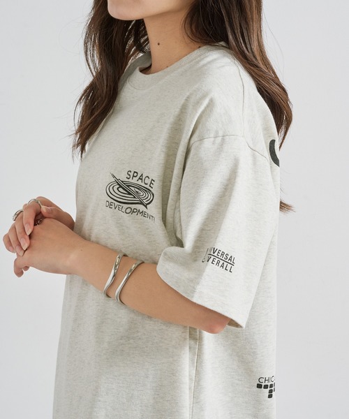 UNIVERSAL OVERALL(ユニバーサルオーバーオール)の「【UNIVERSAL OVERALL】ワンポイントバックプリントTシャツ U2513209-B TEE(Tシャツ/カットソー・メンズ・オートミール/ホワイト/ブラック・S/M/L/XL)」の5枚目の写真