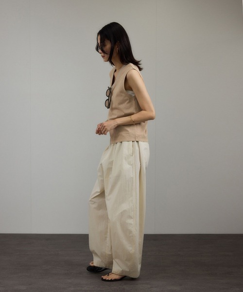 SALON adam et rope'(サロン アダム エ ロペ)の「ビンテージライクオーバーダイプランジネックプルーバー(タンクトップ・レディース・ベージュ系その他/グレー・FREE)」の4枚目の写真