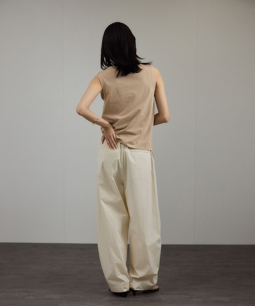 SALON adam et rope'(サロン アダム エ ロペ)の「ビンテージライクオーバーダイプランジネックプルーバー(タンクトップ・レディース・ベージュ系その他/グレー・FREE)」の5枚目の写真