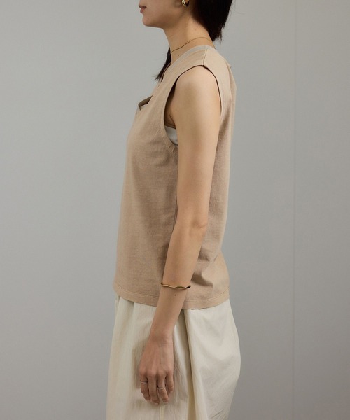 SALON adam et rope'(サロン アダム エ ロペ)の「ビンテージライクオーバーダイプランジネックプルーバー(タンクトップ・レディース・ベージュ系その他/グレー・FREE)」の9枚目の写真