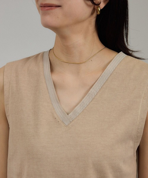 SALON adam et rope'(サロン アダム エ ロペ)の「ビンテージライクオーバーダイプランジネックプルーバー(タンクトップ・レディース・ベージュ系その他/グレー・FREE)」の11枚目の写真