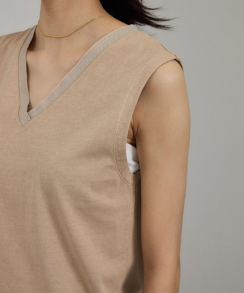 SALON adam et rope'(サロン アダム エ ロペ)の「ビンテージライクオーバーダイプランジネックプルーバー(タンクトップ・レディース・ベージュ系その他/グレー・FREE)」の12枚目の写真