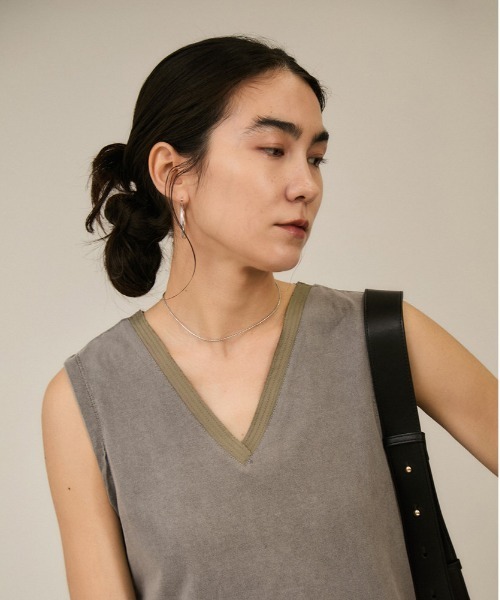 SALON adam et rope'(サロン アダム エ ロペ)の「ビンテージライクオーバーダイプランジネックプルーバー(タンクトップ・レディース・ベージュ系その他/グレー・FREE)」の21枚目の写真