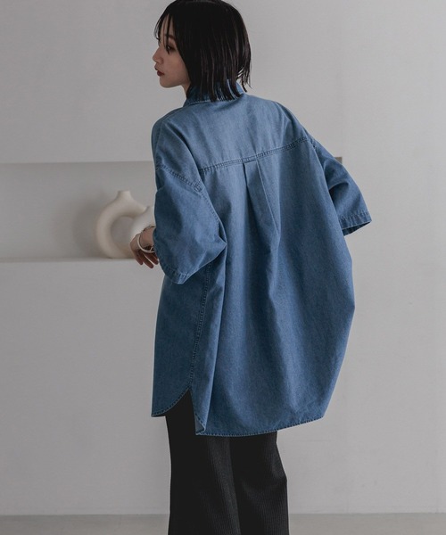 LOWRYS FARM(ローリーズファーム)の「デニムBIGシャツSS 490261(シャツ/ブラウス・レディース・ライトブルー/グレー/ブルー・FREE)」の8枚目の写真