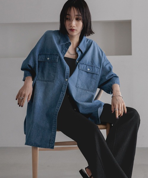 LOWRYS FARM(ローリーズファーム)の「デニムBIGシャツSS 490261(シャツ/ブラウス・レディース・ライトブルー/グレー/ブルー・FREE)」の6枚目の写真