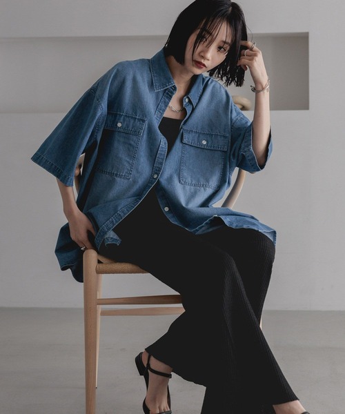 LOWRYS FARM(ローリーズファーム)の「デニムBIGシャツSS 490261(シャツ/ブラウス・レディース・ライトブルー/グレー/ブルー・FREE)」の5枚目の写真
