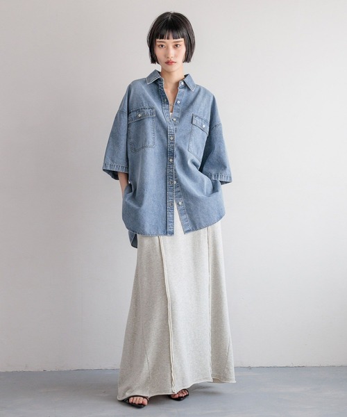 LOWRYS FARM(ローリーズファーム)の「デニムBIGシャツSS 490261(シャツ/ブラウス・レディース・ライトブルー/グレー/ブルー・FREE)」の4枚目の写真