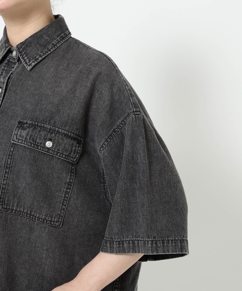 LOWRYS FARM(ローリーズファーム)の「デニムBIGシャツSS 490261(シャツ/ブラウス・レディース・ライトブルー/グレー/ブルー・FREE)」の12枚目の写真