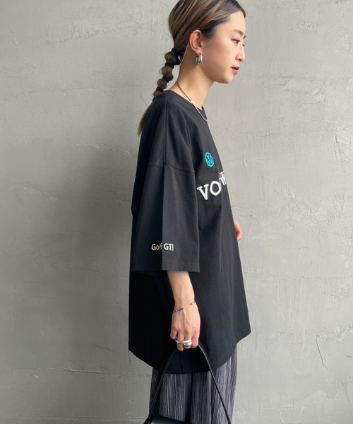 Volkswagen（フォルクスワーゲン）の「[VOLKSWAGEN×JEANS FACTORY/フォルクスワーゲン×ジーンズファクトリー] VOLKSWAGEN コラボレーション レーシング プリントＴシャツ（Tシャツ/カットソー・レディース・ブラック/ホワイト・M/L/S）」の10枚目の写真