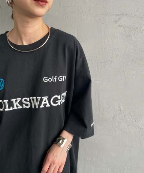 Volkswagen（フォルクスワーゲン）の「[VOLKSWAGEN×JEANS FACTORY/フォルクスワーゲン×ジーンズファクトリー] VOLKSWAGEN コラボレーション レーシング プリントＴシャツ（Tシャツ/カットソー・レディース・ブラック/ホワイト・M/L/S）」の5枚目の写真