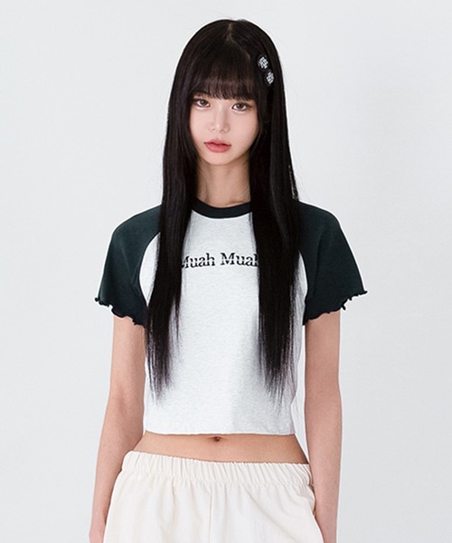 muahmuah(ムーアムーア)の「A'GEM/9 × .kom 『muah muah/ムーアムーア』STITCH RAGLAN FRILL HALF T-Shirt ステッチラグラン フリルハーフ Tシャツ(Tシャツ/カットソー・レディース・グレー/ホワイト/ピンク・FREE)」の1枚目の写真
