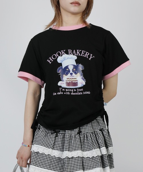 HOOK(フック)の「【HOOK】for girls 裾シャーリングレトロわんちゃんプリントリンガーTEE (SS)(Tシャツ/カットソー・レディース・ブラック/ホワイト・LARGE/SMALL/MEDIUM)」の1枚目の写真