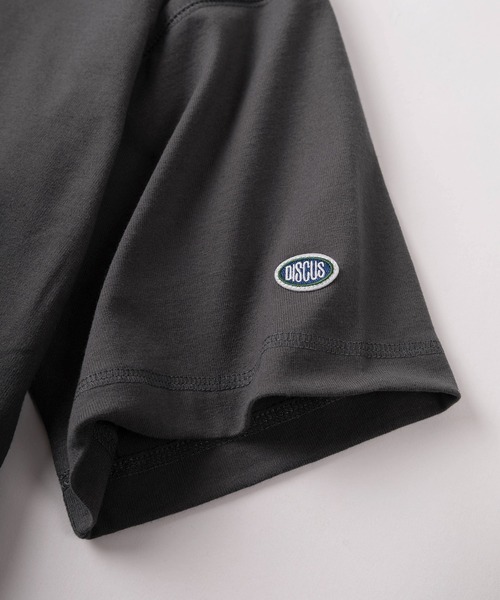 DISCUS（ディスカス）の「【71】【DISCUS/ディスカス】USAコットンブレンド オーバルワッペン ワンポイント刺繍＆ピスネームタグデザイン 半袖スウェットTシャツ（Tシャツ/カットソー・メンズ・アッシュグレー/ブラック/ネイビー/ホワイト/ブルーグレー/グレイッシュベージュ/チャコールグレー/グリーン・XL/L/M）」の15枚目の写真