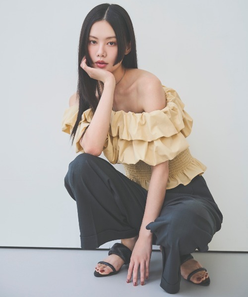AND COUTURE(アンドクチュール)の「ボリュームフリルオフショルブラウス(シャツ/ブラウス・レディース・オフホワイト/ブラック/ベージュ・FREE)」の12枚目の写真