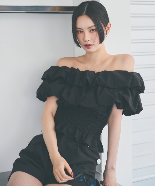 AND COUTURE(アンドクチュール)の「ボリュームフリルオフショルブラウス(シャツ/ブラウス・レディース・オフホワイト/ブラック/ベージュ・FREE)」の13枚目の写真