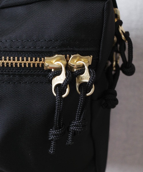 FREDRIK PACKERS(フレドリックパッカーズ)の「【FREDRIK PACKERS】420D SNUG SHOULDER BAG <M> 420デニール スナッグ ショルダー バッグ Mサイズ(ショルダーバッグ・レディース・ブラック/カーキ・MEDIUM)」の5枚目の写真