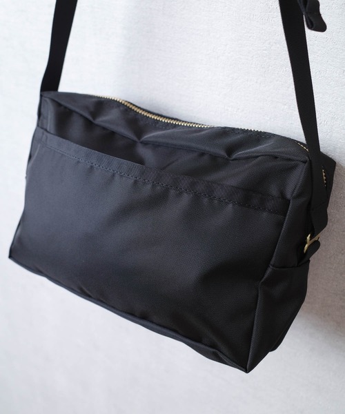 FREDRIK PACKERS(フレドリックパッカーズ)の「【FREDRIK PACKERS】420D SNUG SHOULDER BAG <M> 420デニール スナッグ ショルダー バッグ Mサイズ(ショルダーバッグ・レディース・ブラック/カーキ・MEDIUM)」の10枚目の写真
