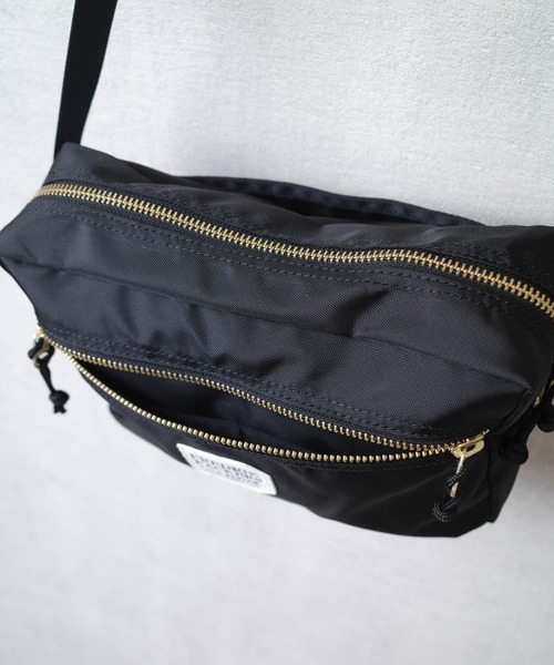 FREDRIK PACKERS(フレドリックパッカーズ)の「【FREDRIK PACKERS】420D SNUG SHOULDER BAG <M> 420デニール スナッグ ショルダー バッグ Mサイズ(ショルダーバッグ・レディース・ブラック/カーキ・MEDIUM)」の11枚目の写真