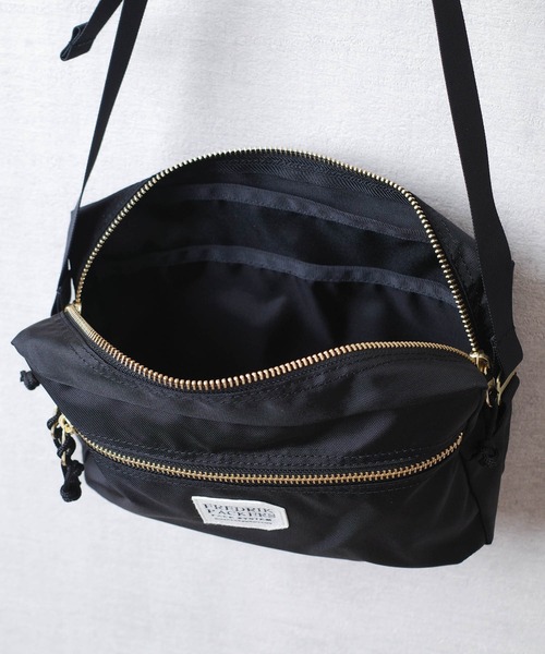 FREDRIK PACKERS(フレドリックパッカーズ)の「【FREDRIK PACKERS】420D SNUG SHOULDER BAG <M> 420デニール スナッグ ショルダー バッグ Mサイズ(ショルダーバッグ・レディース・ブラック/カーキ・MEDIUM)」の12枚目の写真