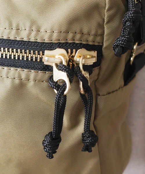 FREDRIK PACKERS(フレドリックパッカーズ)の「【FREDRIK PACKERS】420D SNUG SHOULDER BAG <M> 420デニール スナッグ ショルダー バッグ Mサイズ(ショルダーバッグ・レディース・ブラック/カーキ・MEDIUM)」の16枚目の写真