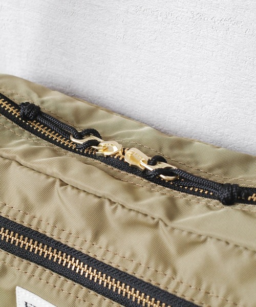 FREDRIK PACKERS(フレドリックパッカーズ)の「【FREDRIK PACKERS】420D SNUG SHOULDER BAG <M> 420デニール スナッグ ショルダー バッグ Mサイズ(ショルダーバッグ・レディース・ブラック/カーキ・MEDIUM)」の17枚目の写真