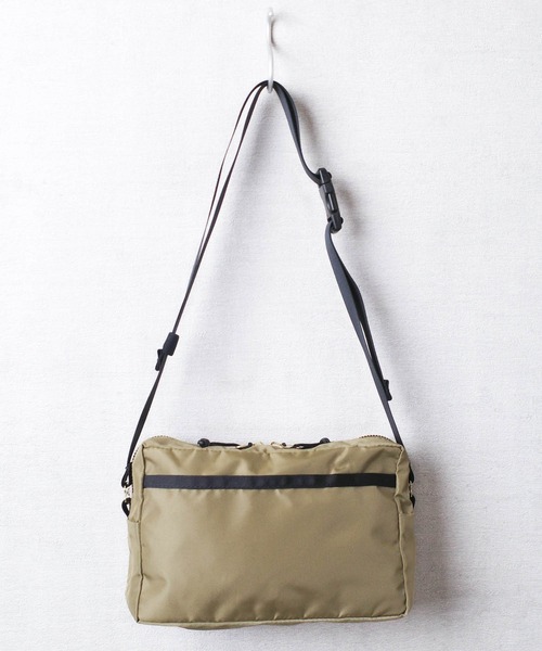 FREDRIK PACKERS(フレドリックパッカーズ)の「【FREDRIK PACKERS】420D SNUG SHOULDER BAG <M> 420デニール スナッグ ショルダー バッグ Mサイズ(ショルダーバッグ・レディース・ブラック/カーキ・MEDIUM)」の19枚目の写真