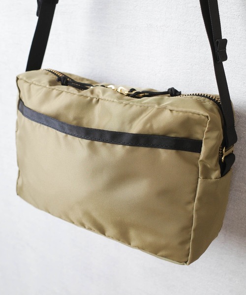 FREDRIK PACKERS(フレドリックパッカーズ)の「【FREDRIK PACKERS】420D SNUG SHOULDER BAG <M> 420デニール スナッグ ショルダー バッグ Mサイズ(ショルダーバッグ・レディース・ブラック/カーキ・MEDIUM)」の21枚目の写真
