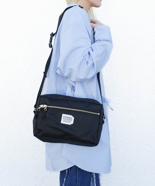 FREDRIK PACKERS(フレドリックパッカーズ)の「【FREDRIK PACKERS】420D SNUG SHOULDER BAG <M> 420デニール スナッグ ショルダー バッグ Mサイズ(ショルダーバッグ・レディース・ブラック/カーキ・MEDIUM)」の22枚目の写真