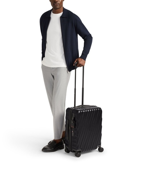 TUMI(トゥミ)の「19 DEGREE スモール・コンパクト・4ウィール・ブリーフ スーツケース(機内持ち込みサイズ) 1泊~2泊程度(スーツケース/キャリーバッグ・メンズ・ブラック系その他・FREE)」の3枚目の写真