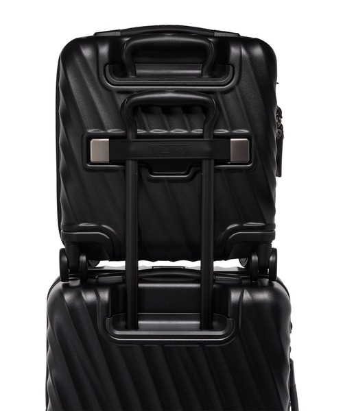 TUMI(トゥミ)の「19 DEGREE スモール・コンパクト・4ウィール・ブリーフ スーツケース(機内持ち込みサイズ) 1泊~2泊程度(スーツケース/キャリーバッグ・メンズ・ブラック系その他・FREE)」の7枚目の写真