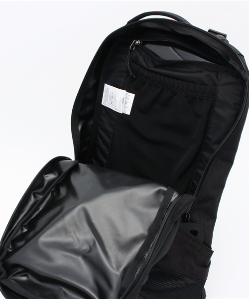 ARC'TERYX(アークテリクス)の「ARC'TERYX Arro 22 Backpack(バックパック/リュック・メンズ・ブラック/レッド・FREE)」の15枚目の写真