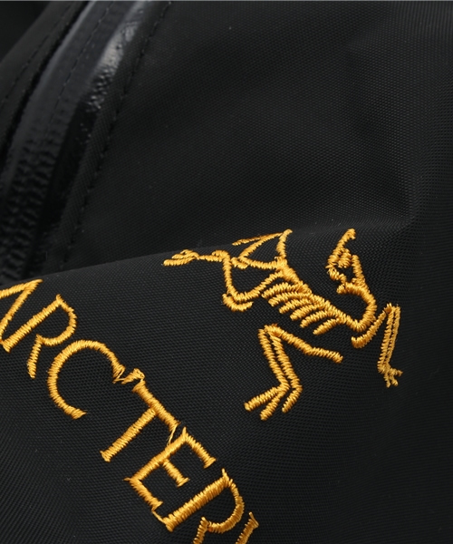 ARC'TERYX(アークテリクス)の「ARC'TERYX Arro 22 Backpack(バックパック/リュック・メンズ・ブラック/レッド・FREE)」の8枚目の写真