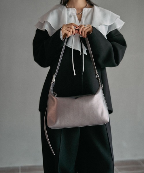 LEPSIM（レプシィム）の「フェイクレザースクエアショルダー　573177（ショルダーバッグ・レディース・ブラック/ライトグレー/ボルドー/ベージュ/ブラウン/ガンメタ/アイボリー・ONE SIZE）」の7枚目の写真