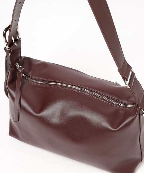 LEPSIM（レプシィム）の「フェイクレザースクエアショルダー　573177（ショルダーバッグ・レディース・ブラック/ライトグレー/ボルドー/ベージュ/ブラウン/ガンメタ/アイボリー・ONE SIZE）」の9枚目の写真