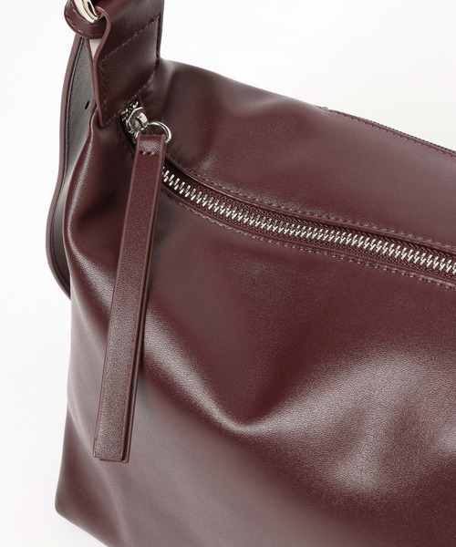 LEPSIM（レプシィム）の「フェイクレザースクエアショルダー　573177（ショルダーバッグ・レディース・ブラック/ライトグレー/ボルドー/ベージュ/ブラウン/ガンメタ/アイボリー・ONE SIZE）」の8枚目の写真