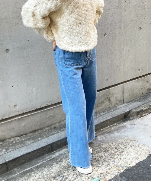 ISOOK（アイスー）の「フロントポケットハイウエストフレアデニム(comochi select) / ジーンズ フレアデニム デザインデニム フレアパンツ ジーパン ハイウエスト ロング インディゴ ライトブルー ブルー 青（デニムパンツ・レディース・ライトブルー/ブルー・S/M）」の21枚目の写真