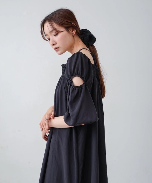 美品　atlo オフショルギャザーワンピース　Mサイズ 美品 atlo オフショルギャザーワンピース Mサイズ