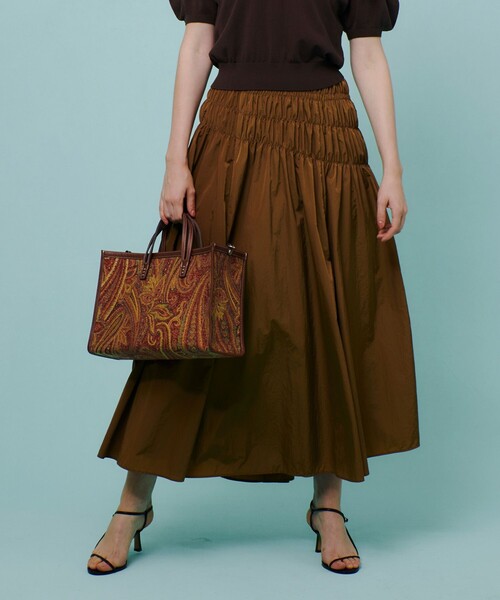 allureville（アルアバイル）の「ナイロンタフタシャーリングスカート（スカート・レディース・キャメル/レッド/ブラック・2）」の2枚目の写真