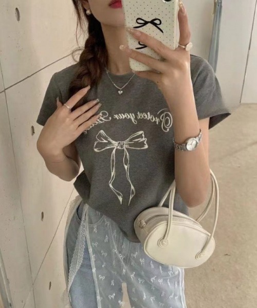 Per sist ence(パーシエンス)の「リボンプリントTシャツ(Tシャツ/カットソー・レディース・グレー/ブラック/ホワイト・ONE SIZE)」の3枚目の写真
