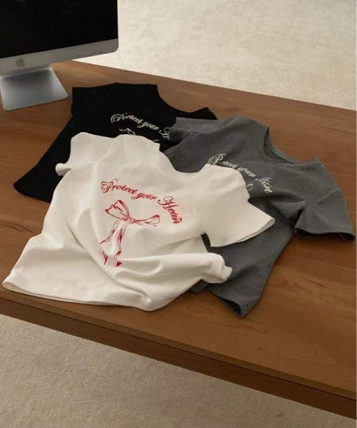 Per sist ence(パーシエンス)の「リボンプリントTシャツ(Tシャツ/カットソー・レディース・グレー/ブラック/ホワイト・ONE SIZE)」の13枚目の写真
