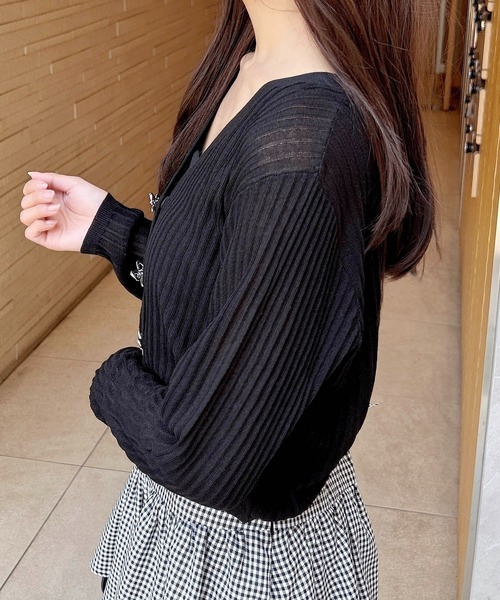 INGNI（イング）の「リボンボタンシアーニットカーディガン（カーディガン/ボレロ・レディース・ブラック/サックスブルー/オフホワイト・M）」の10枚目の写真
