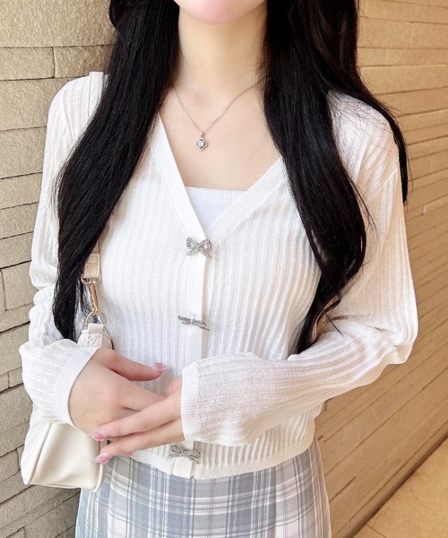 INGNI（イング）の「リボンボタンシアーニットカーディガン（カーディガン/ボレロ・レディース・ブラック/サックスブルー/オフホワイト・M）」の4枚目の写真