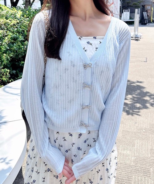 INGNI（イング）の「リボンボタンシアーニットカーディガン（カーディガン/ボレロ・レディース・ブラック/サックスブルー/オフホワイト・M）」の16枚目の写真