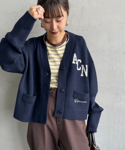 AMERICANA（アメリカーナ）の「[Americana/アメリカーナ] 別注 フロントロゴ ショート丈 Vネックカーディガン（カーディガン/ボレロ・レディース・ネイビー/ブラウン・ONE SIZE）」の2枚目の写真