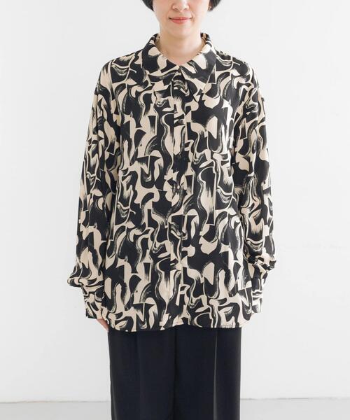 URBAN RESEARCH（アーバンリサーチ）の「SPRINTEX レトロプリントシャツ（シャツ/ブラウス・レディース・ブラック・FREE）」の9枚目の写真