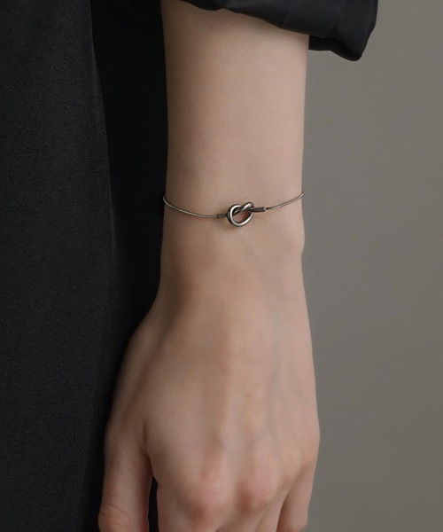 muku(ムク)の「BRECELET/KNOT WIRE(ブレスレット・レディース・ゴールド/シルバー・FREE)」の3枚目の写真